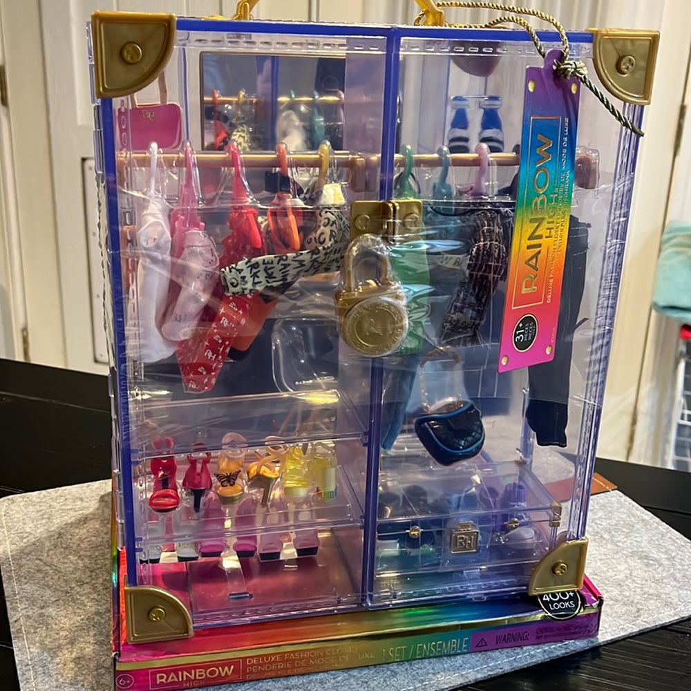 NWT Rainbow high deluxe fashion closet